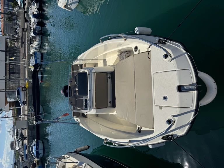 Uthyrning Motorbåt  Quicksilver med en båtlicens 