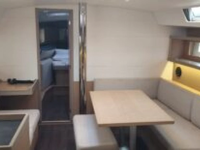 Yacht charter Toulon billig Oceanis 45