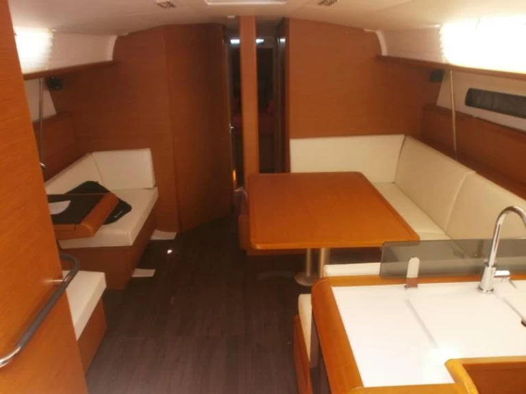 Hyra Segelbåt  med eller utan skeppare Jeanneau Toulon 