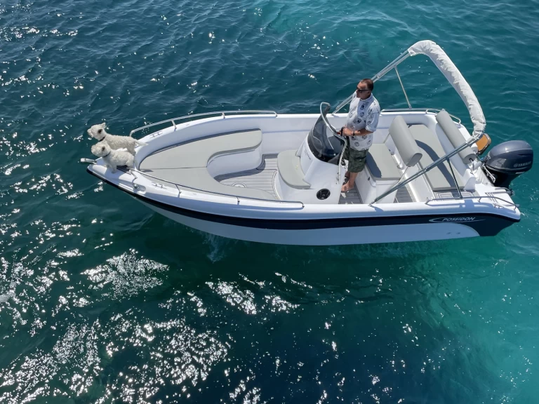 Hyra Motorbåt  med eller utan skeppare Poseidon Agía Kiriakí 