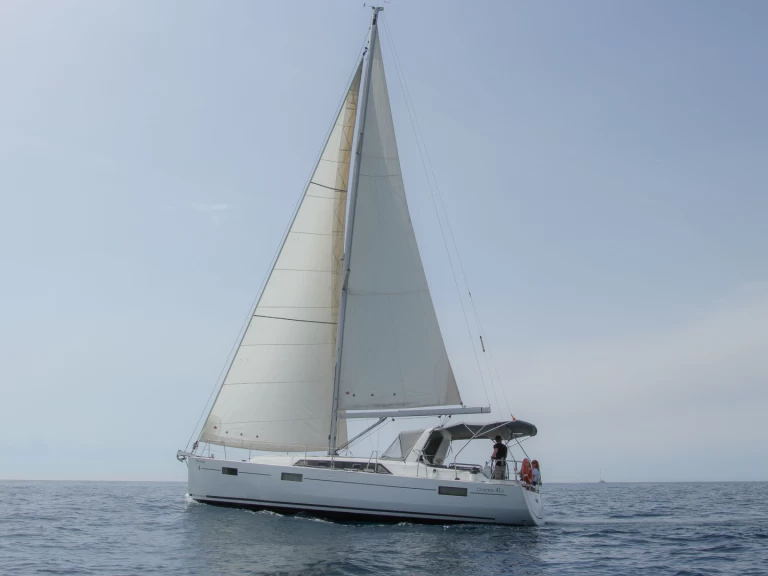 Båtuthyrning Bénéteau Oceanis 41.1 i Castell-Platja d'Aro på Samboat 