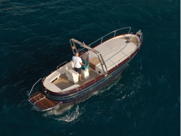 VD INGENITO Open 8,30 charter bareboat eller skeppad i Positano (Italien)