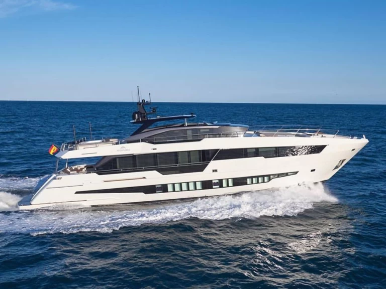 Hyr en Astondoa 100 Century Tivat 