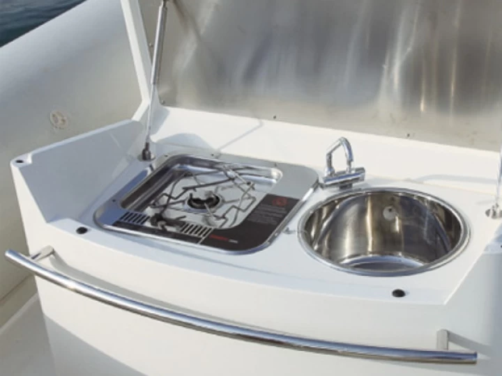 Capelli Tempest 1000 WA charter bareboat eller skeppad i Calvi