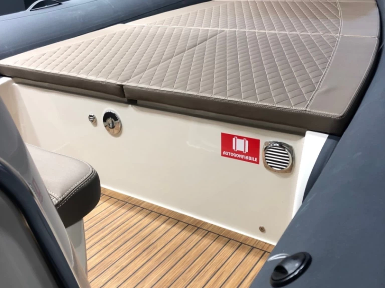 Yacht charter Calvi billig BSC 780 EBONY