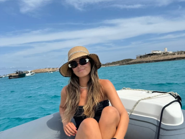 Joker Boat Coaster 650 Barracuda charter bareboat eller skeppad i La Savina