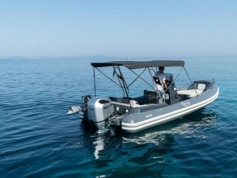 Uthyrning RIB Saver med en båtlicens 