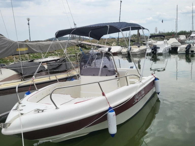 Rascala Gran Turismo 570 charter bareboat eller skeppad i Tuoro sul Trasimeno