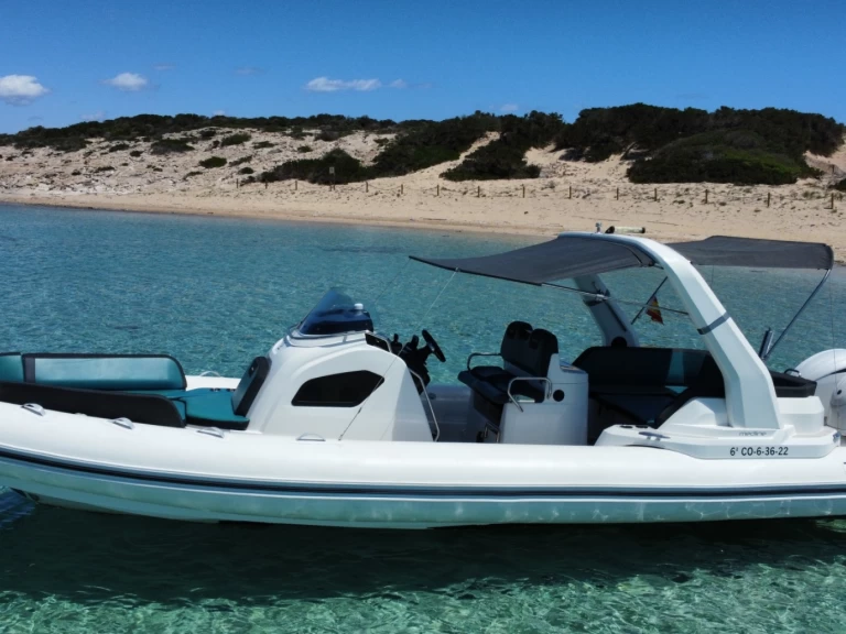 Uthyrning Motorbåt  Zodiac med en båtlicens 
