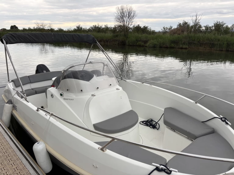 Hyr en Bénéteau Flyer 550 Open Palavas-les-Flots 