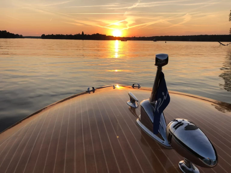 Riva Super florida charter bareboat eller skeppad i Monaco-Ville