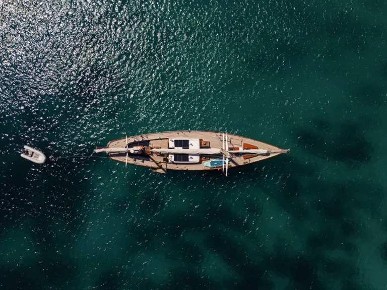 Lyx yacht för uthyrning Franska rRvieran  till det bästa priset 