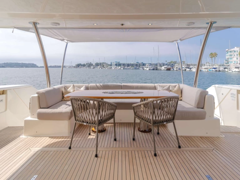 Uthyrning Lyx yacht i Newport - Ferretti SOL SHINE 
