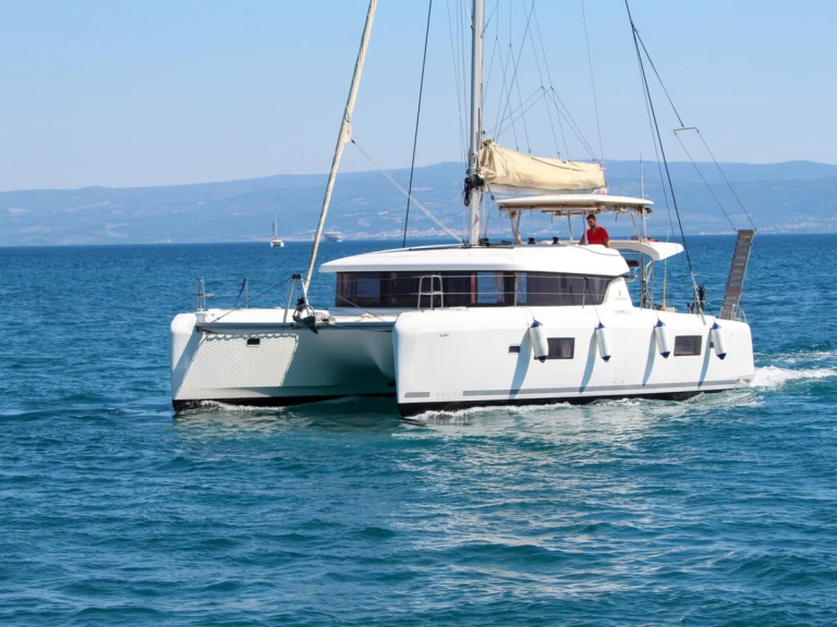 Lagoon Lagoon 42 charter bareboat eller skeppad i Split 