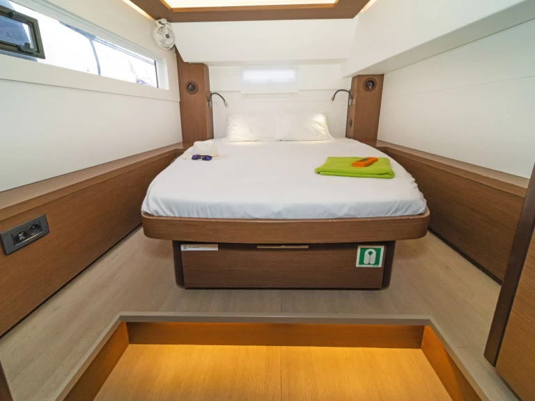 Hyra Katamaran  med eller utan skeppare Lagoon Deme of Volos 