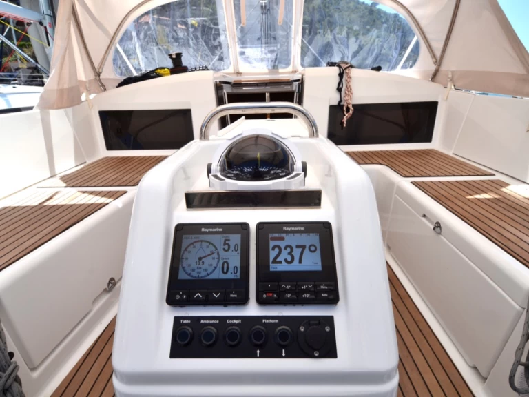 Hyr en Jeanneau Sun Odyssey 440 Pula  