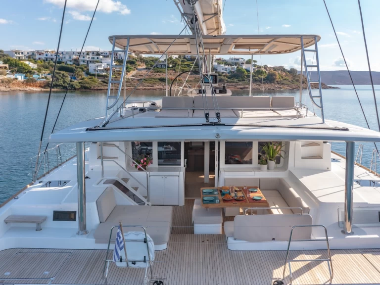 Hyra Katamaran  med eller utan skeppare Lagoon Lavrio 