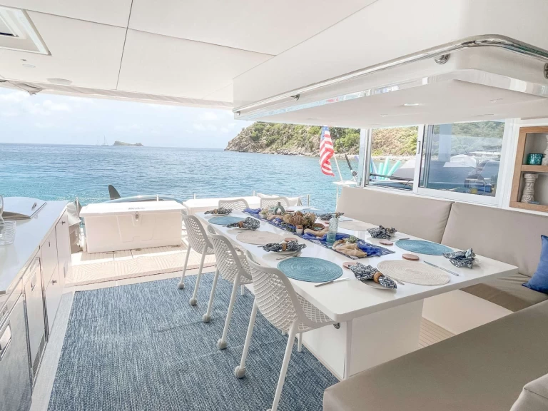 Voyage SEVEN charter bareboat eller skeppad i Brittiska Jungfruöarna