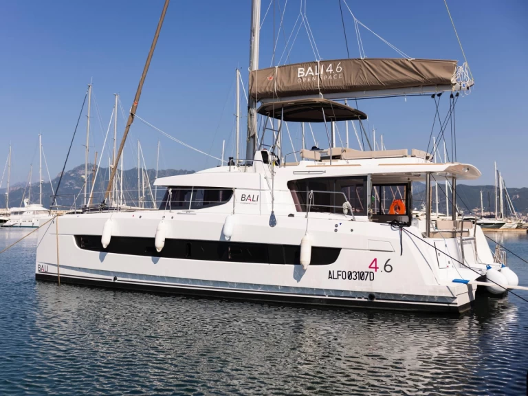 Uthyrning Katamaran  Bali Catamarans med en båtlicens 