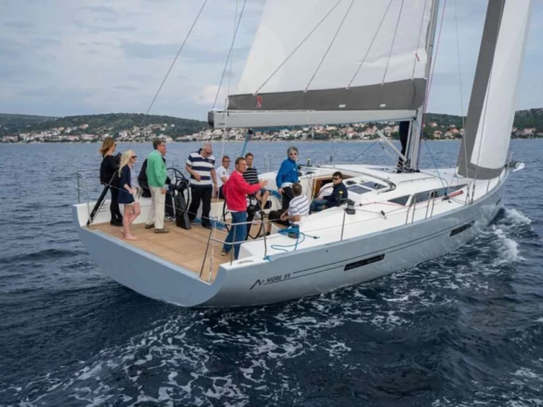 Lyx yacht för uthyrning La Spezia till det bästa priset 