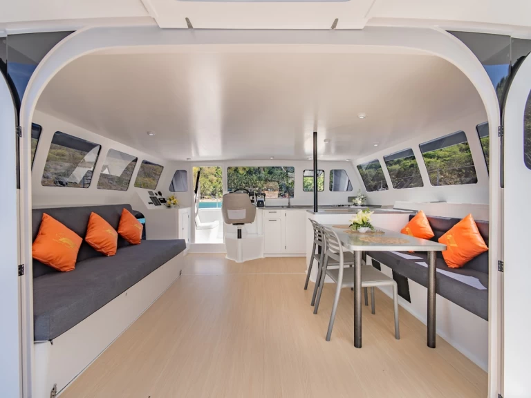 Stealth 420 F1 Power Catamaran charter bareboat eller skeppad i Phuket (City)