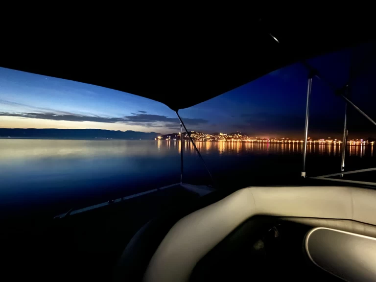 Bayliner Bayliner 2655 Cierra charter bareboat eller skeppad i Ohrid