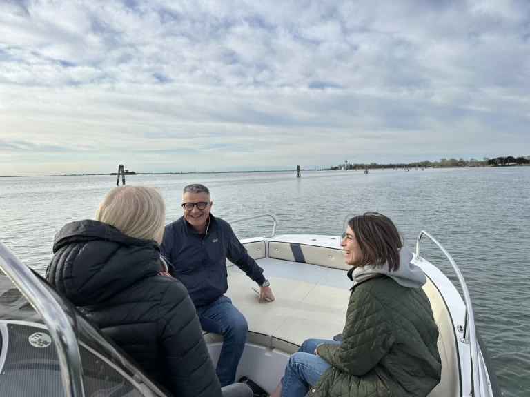Hyra Motorbåt  med eller utan skeppare Brube Lido 