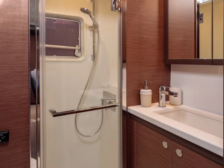 Hyra Katamaran  med eller utan skeppare Lagoon Lavrio 