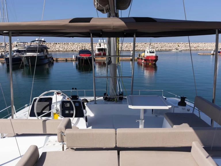 Hyra Katamaran  med eller utan skeppare Bali Catamarans Salerno 
