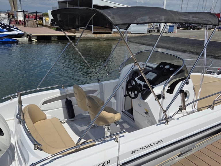 Ranieri Shadow 20 charter bareboat eller skeppad i Port-Camargue
