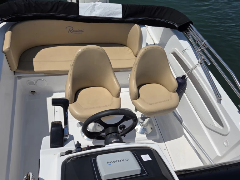 Hyr en Ranieri Shadow 20 Port-Camargue 