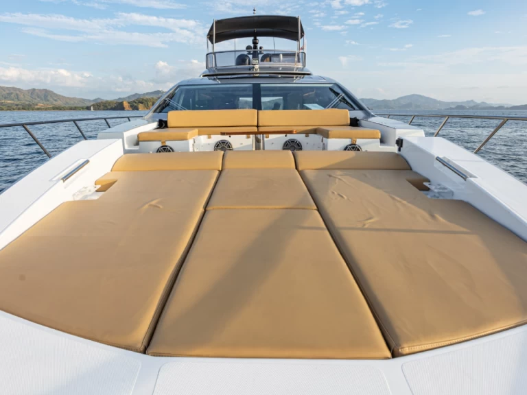 Lyx yacht för uthyrning Playa Flamingo till det bästa priset 