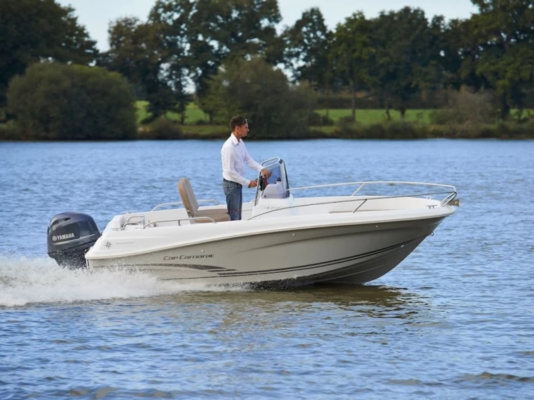 Uthyrning Lyx yacht Jeanneau med en båtlicens 
