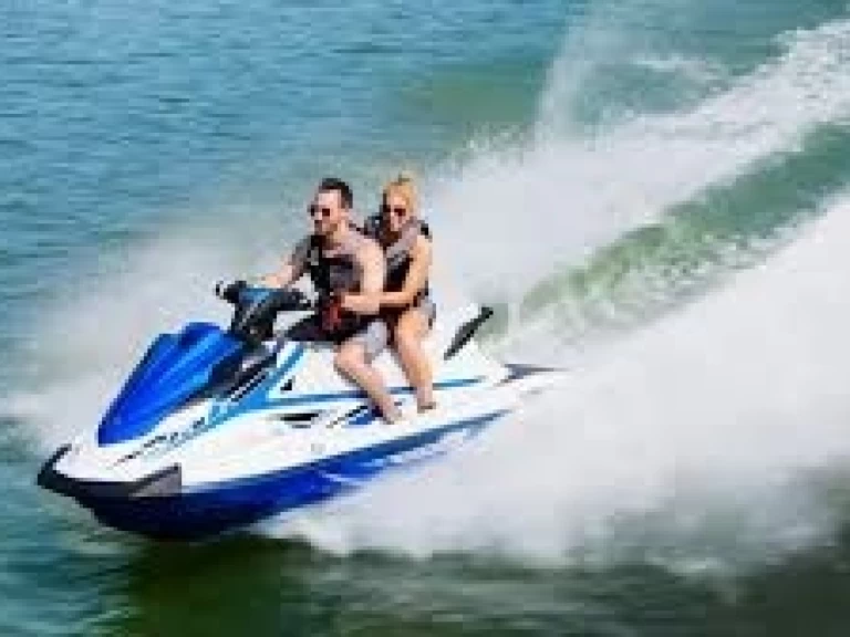 Uthyrning Jet ski Yamaha med en båtlicens 