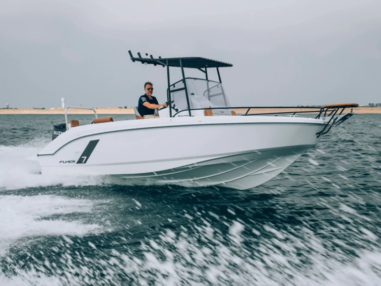 Uthyrning Motorbåt  Bénéteau med en båtlicens 