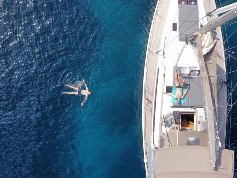 Jeanneau Sun Odyssey 509 charter bareboat eller skeppad i Valencia