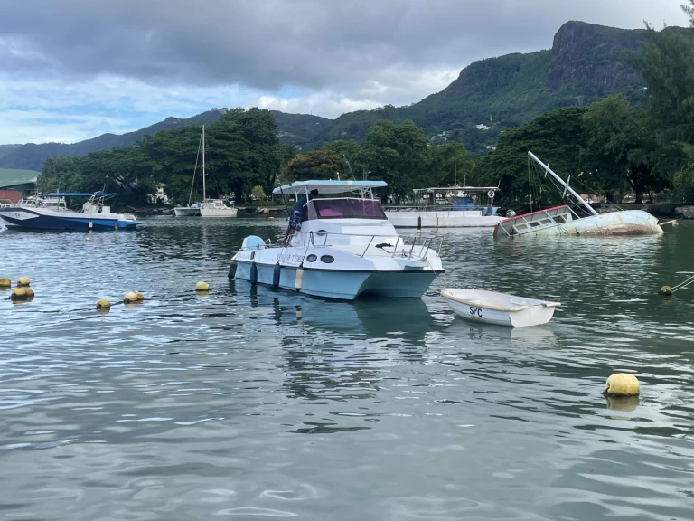 Hyra Motorbåt  med eller utan skeppare fisherman Mahé 