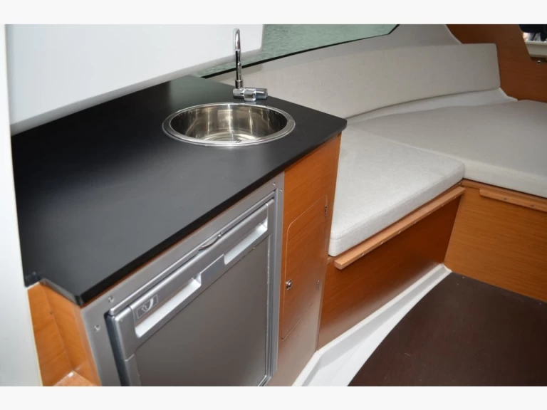 Hyra Motorbåt  med eller utan skeppare Jeanneau Tribunj 