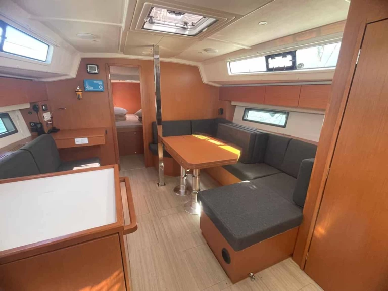Yacht charter Golfo Aranci billig Bavaria C42