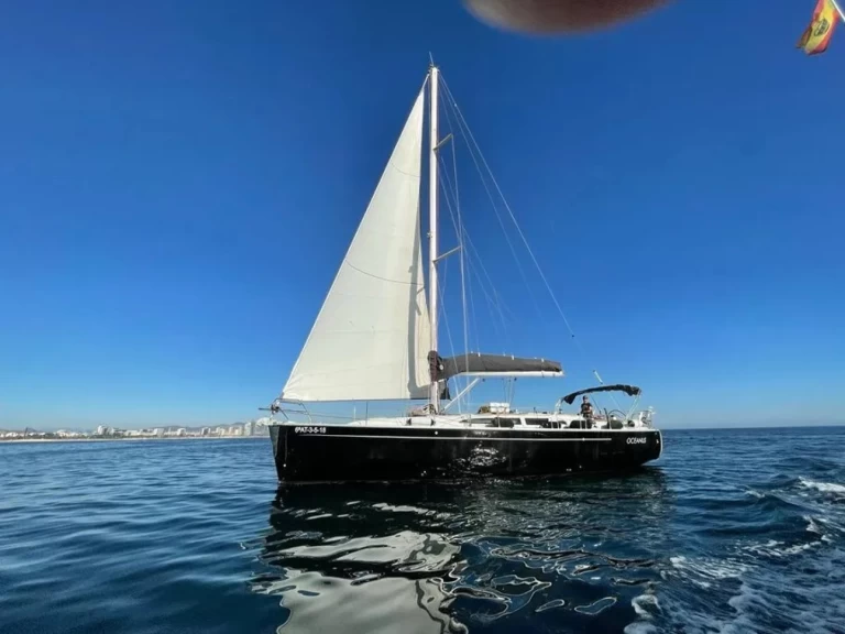 Hyr en Jeanneau Sun Odyssey 43 Barcelona 