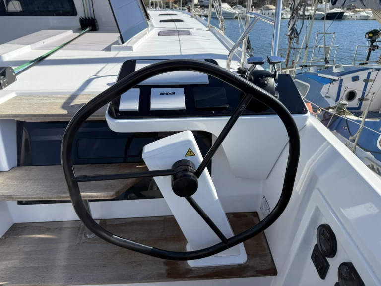Yacht charter Six-Fours-les-Plages billig Open 44