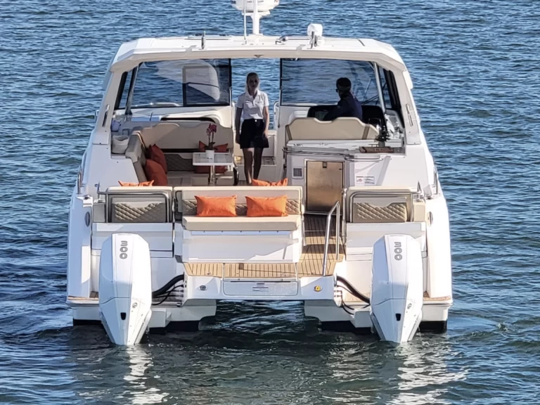 Aquila Aquila 36 Sport charter bareboat eller skeppad i Montauk Harbor
