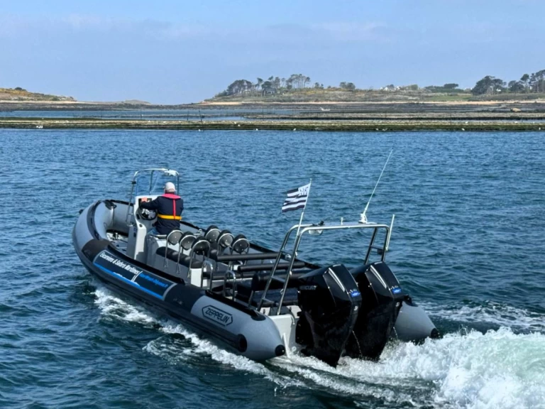 Uthyrning RIB Zeppelin med en båtlicens 