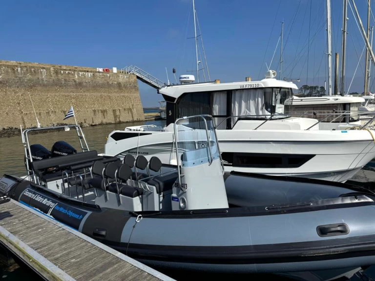 Uthyrning Landéda - Zeppelin Zeppelin XVPRO 850 av Samboat 