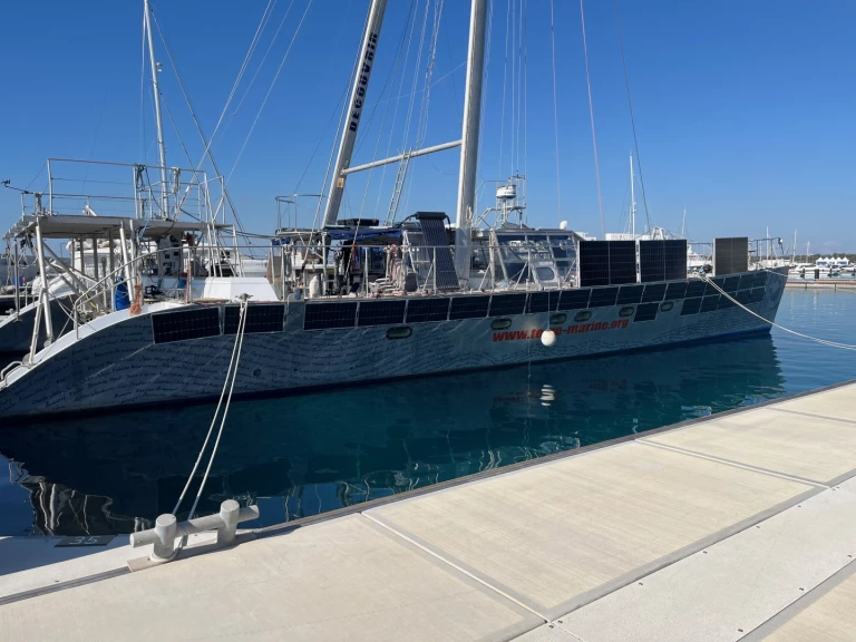 Hyr en Terre Marine Noe 78ft Ayia Napa Marina 