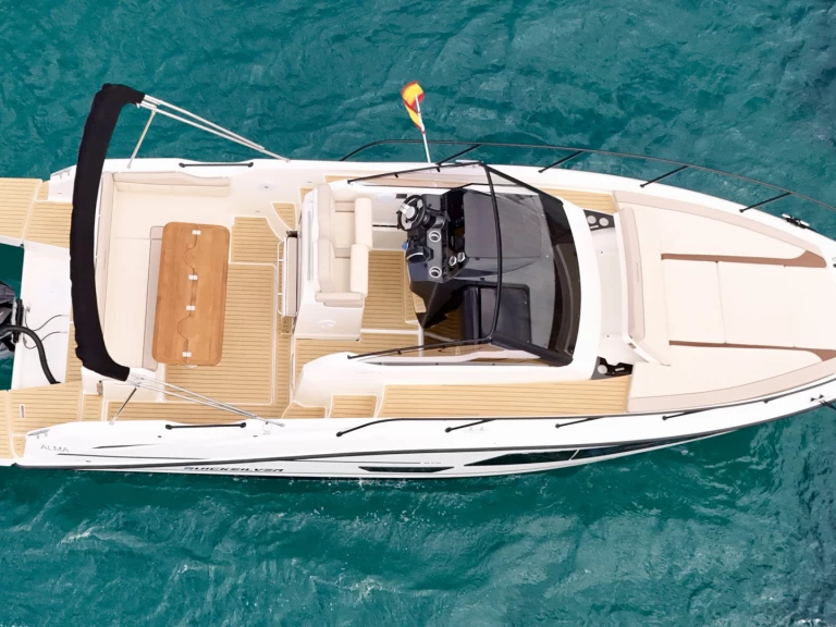 Quicksilver Activ 875 Sundeck charter bareboat eller skeppad i Puerto Campomanes Greenwich