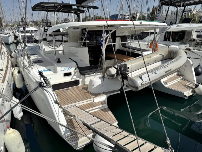 Lagoon Lagoon 42 charter bareboat eller skeppad i Alimos