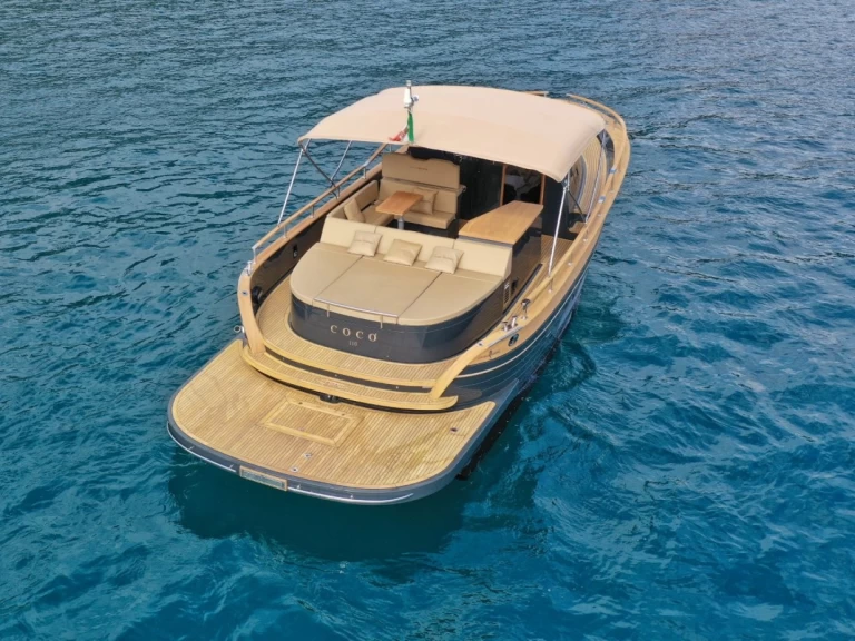 Nautica Esposito Positano 38 charter bareboat eller skeppad i Portofino