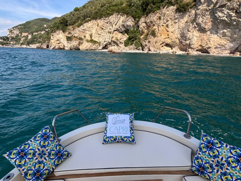 Ingenito 8 charter bareboat eller skeppad i Sorrento