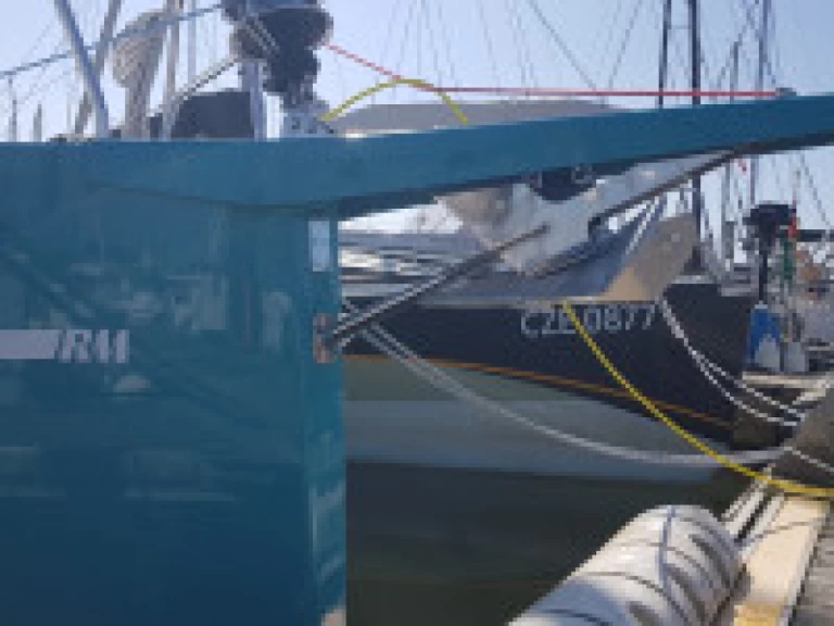 Yacht charter Larmor-Plage billig RM 970